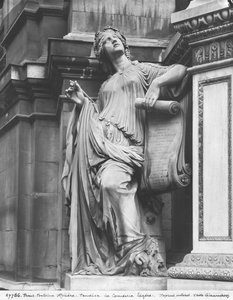 Moliere Fontein, Lichte Komedie, 1844 (marmer) (detail)